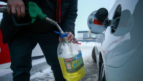 Правительство на три месяца заморозило цены на бензин
